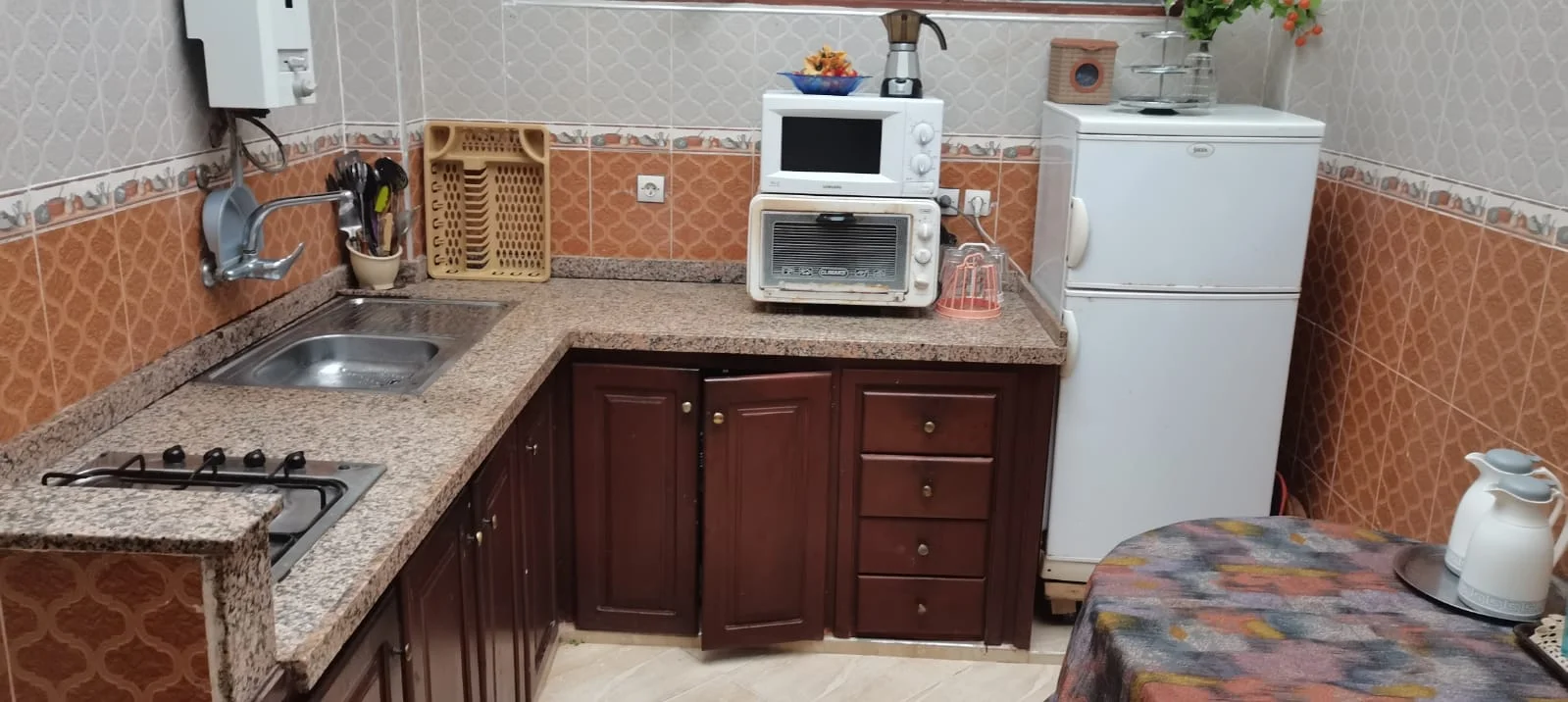 Appartement élégant à M'diq Bouzaghlal à louer 2 chambre salon 100 mètres Rez-de