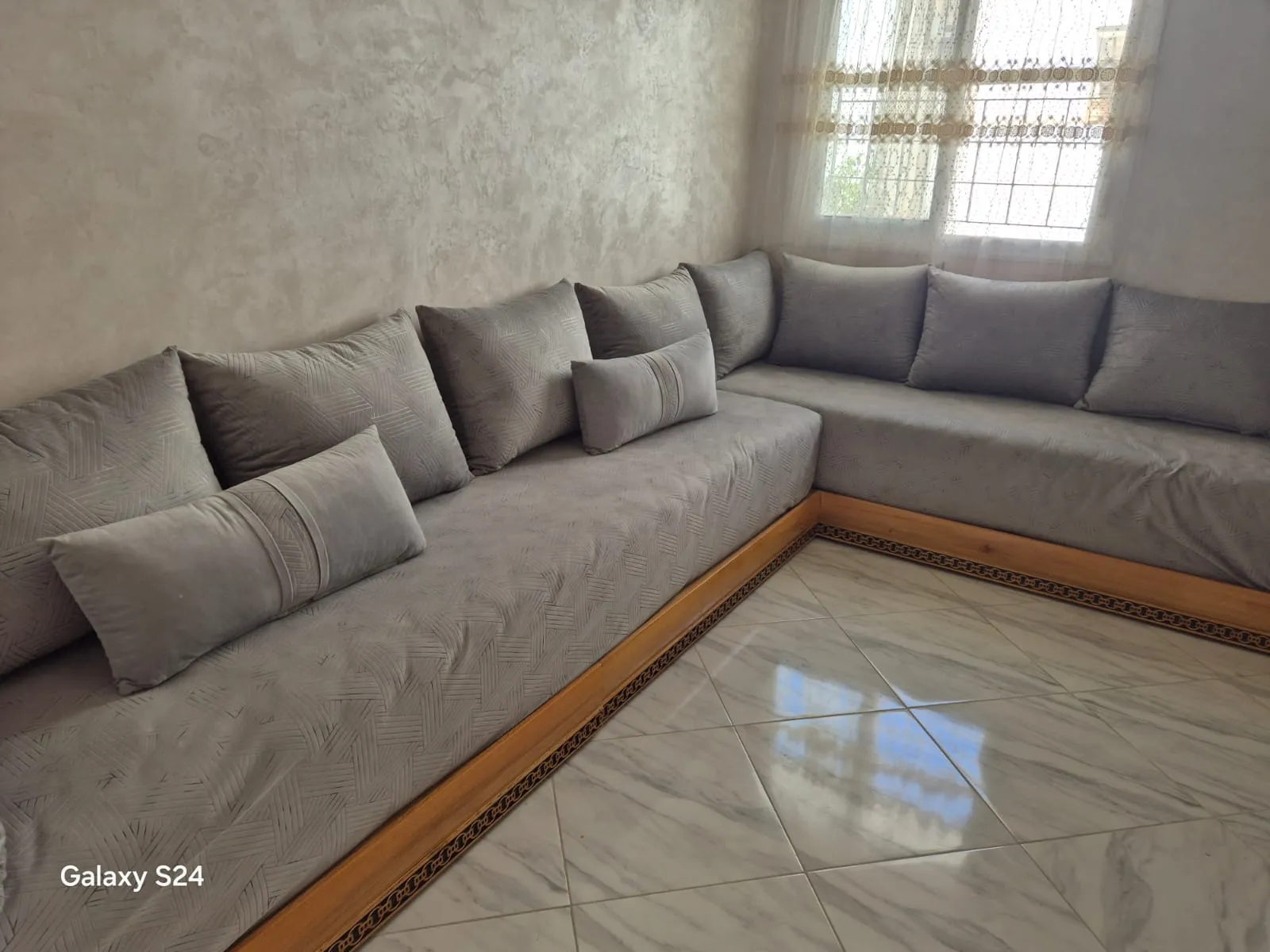 Bel appartement à louer à Fnideq, au premier étage, d'une superficie de 56 m²