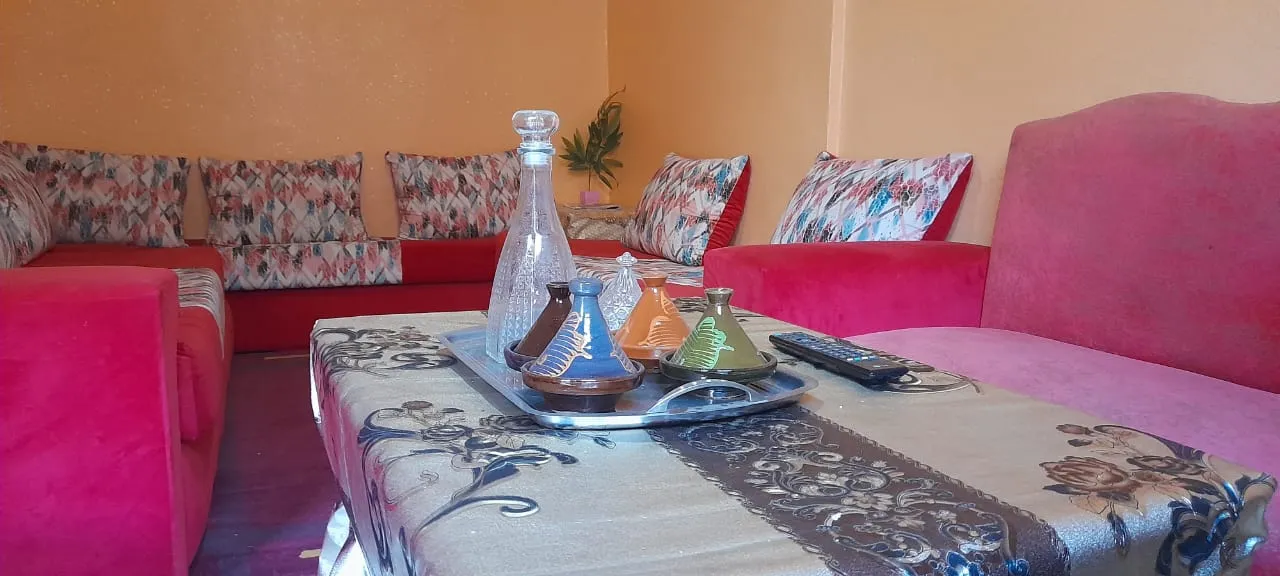 Bel appartement à louer à la journée à Agadir, dans la région d'Inzegan. 