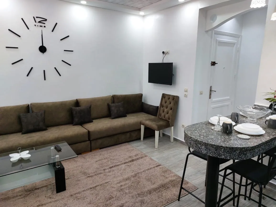 Appartement à louer à la journée à Al Fida Casablanca de 2 chambres et salon 