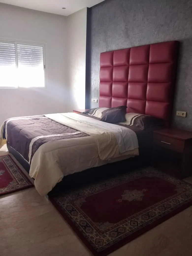 Bel appartement à louer à Rabat, Agdal, comprenant deux chambres et un salon