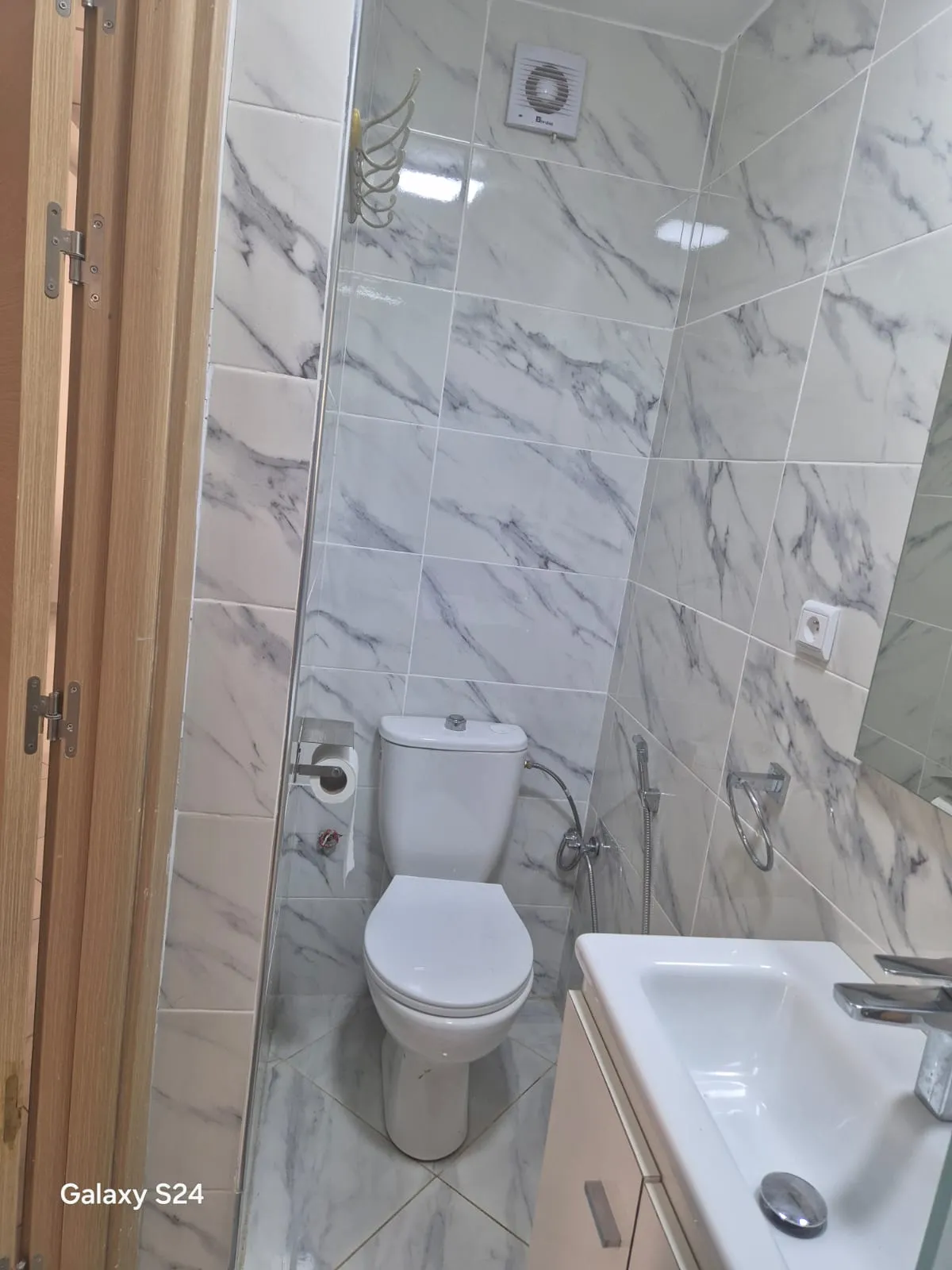 Bel appartement à louer à Fnideq, au premier étage, d'une superficie de 56 m²