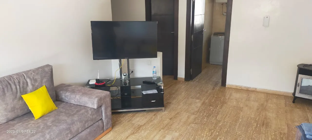 Appartement meublé à louer, offrant une vue imprenable sur la mer