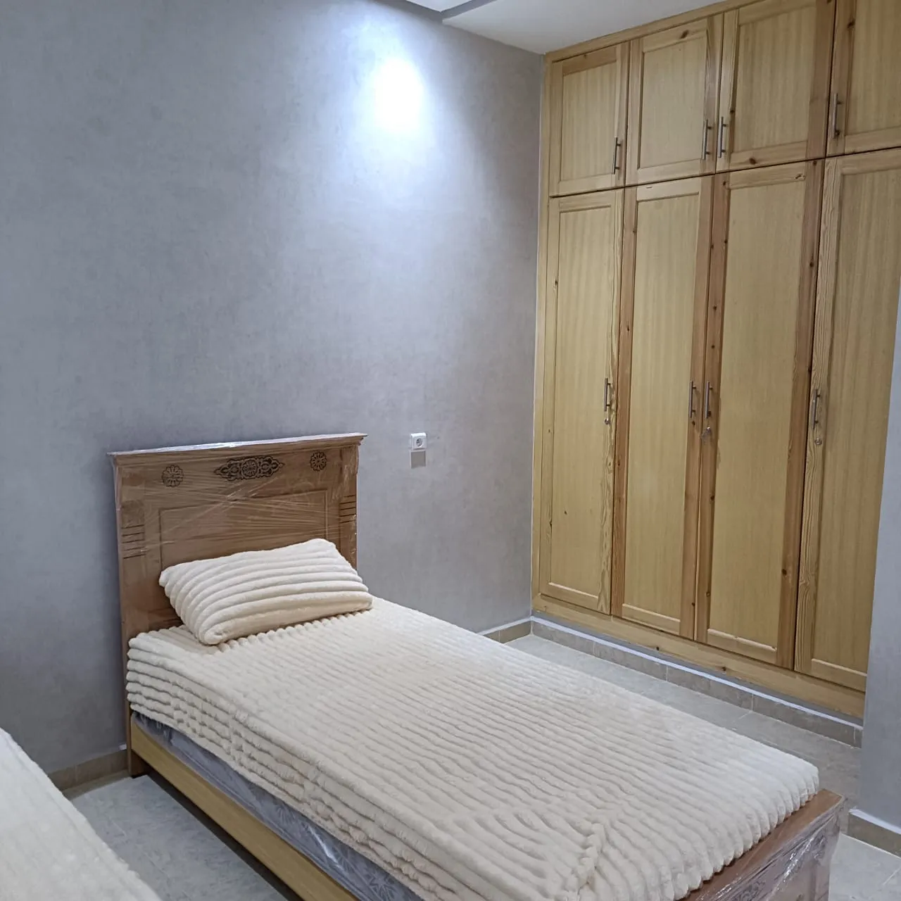 Appartement neuf meublé à louer au 2ᵉ étage dans le quartier Mhamid à Marrakech
