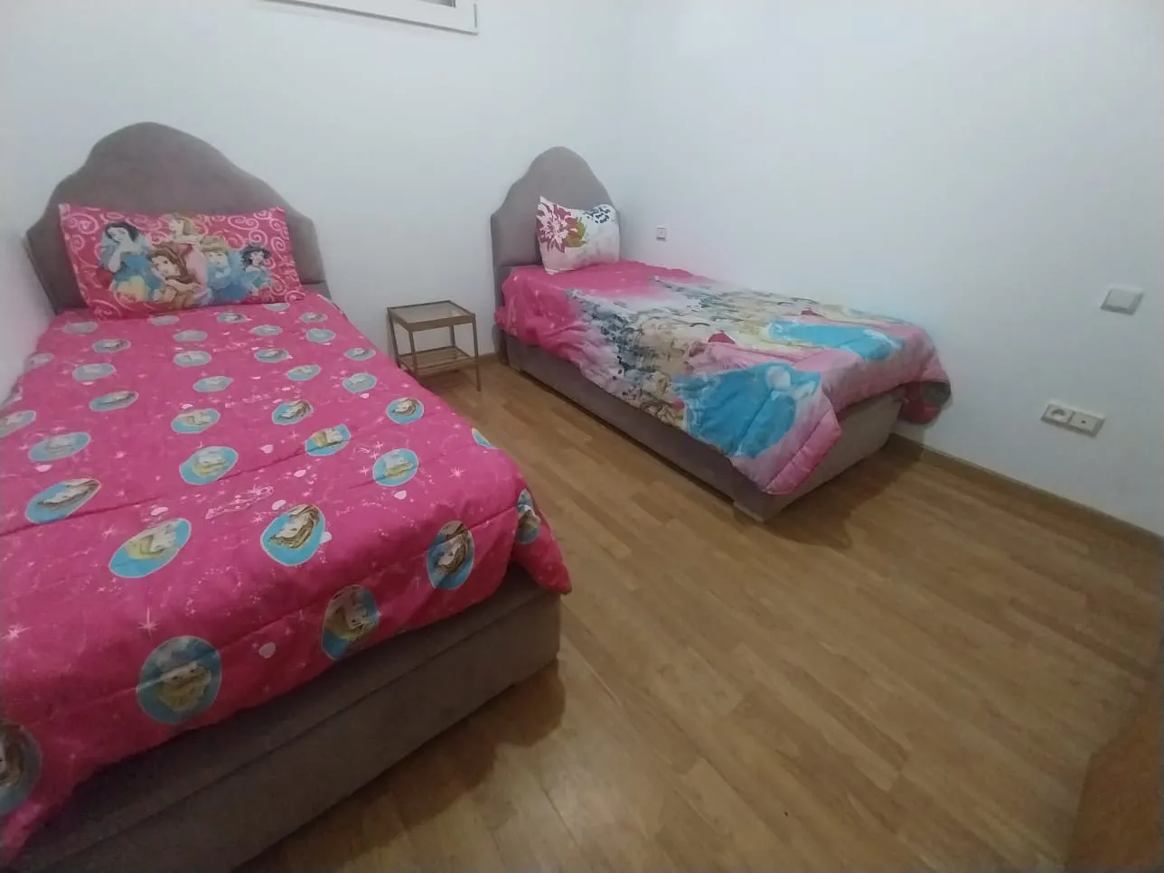 Bel appartement à louer à Malabata, Tanger, comprenant deux chambres et 2 salons