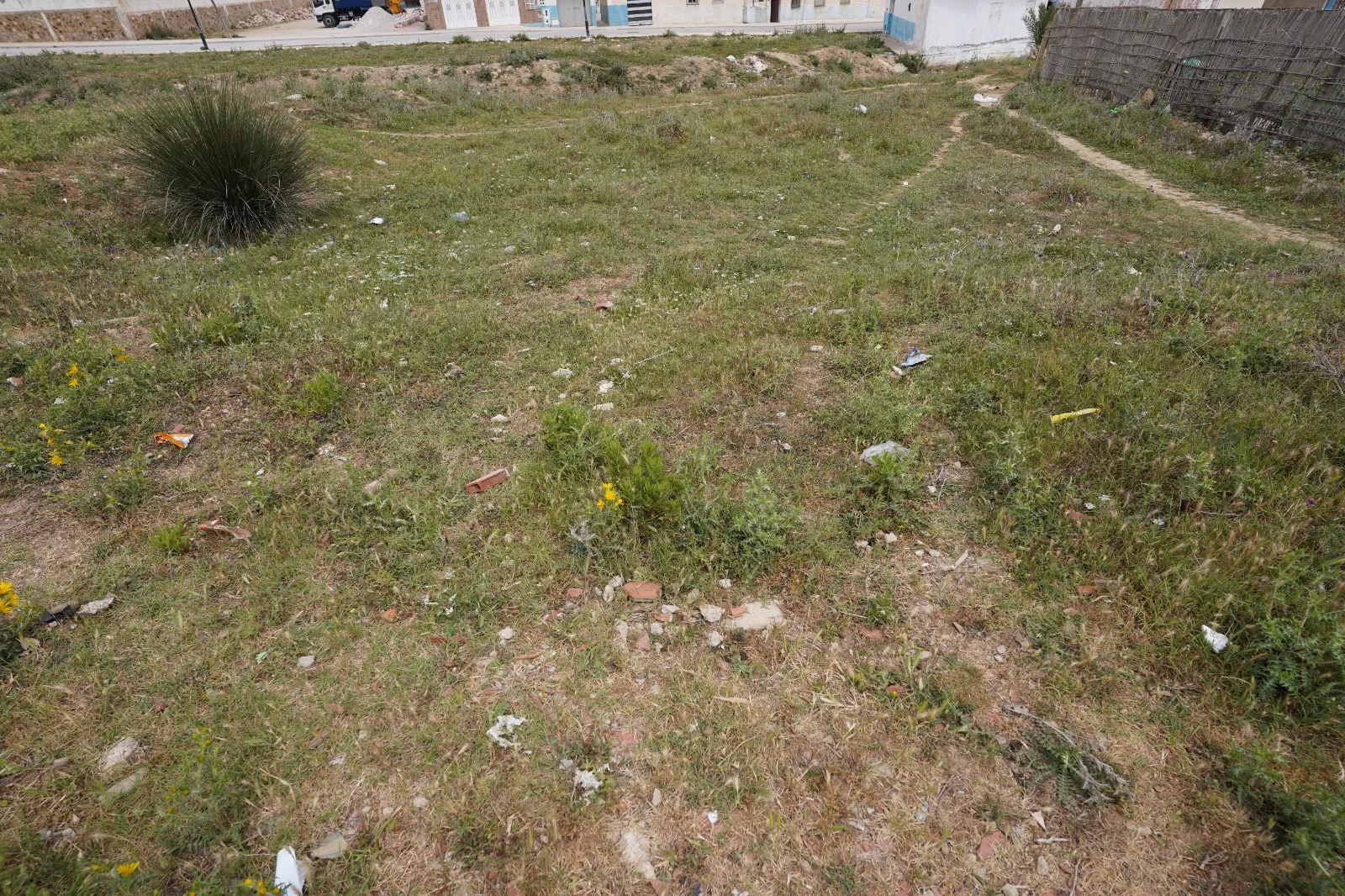 Terrain à vendre à Fnideq, proche de la route principale, 446 mètres