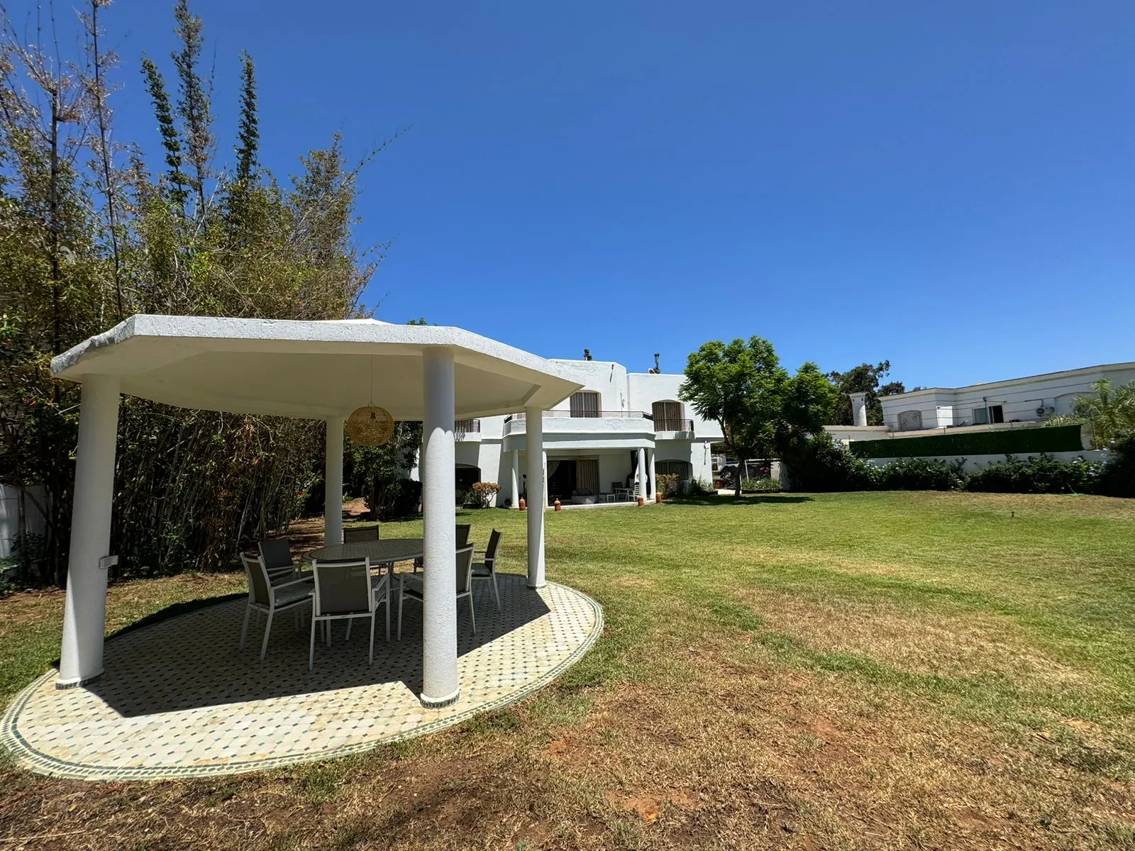 Villa de luxe à louer mensuellement à Rabat, d'une superficie de 2500 mètres 