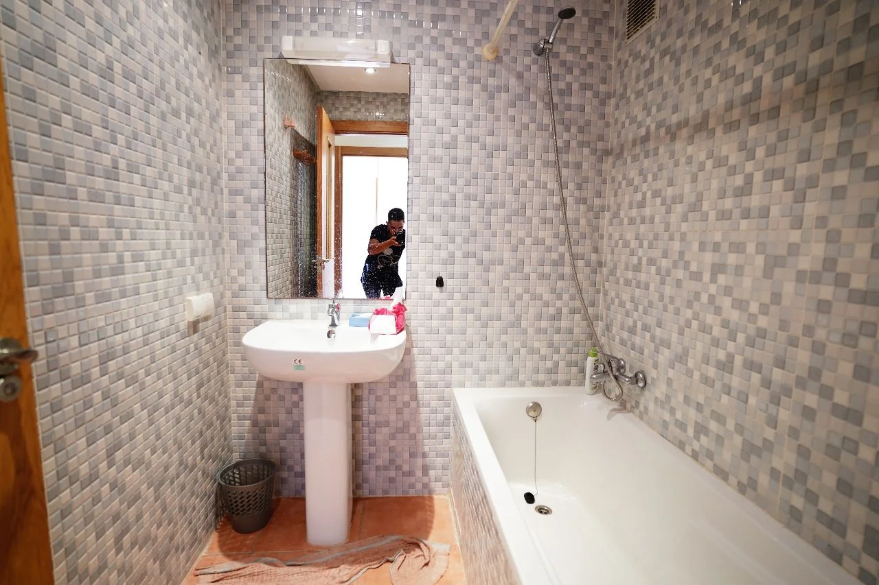 bel appartement à louer à fnideq 2 chambre 67 mètres salon 1ère étage 