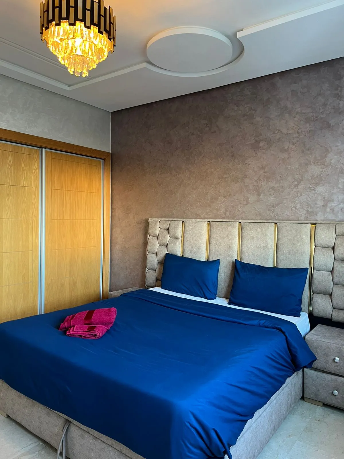 Appartement élégant à louer à Tanger dans une résidence sécurisée chambre salon 