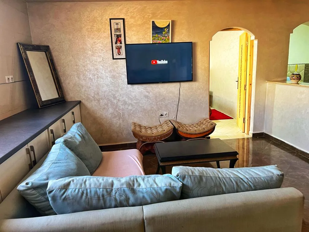 Bel appartement à louer à la journée à Agadir, au deuxième étage, de 75 mètres. 