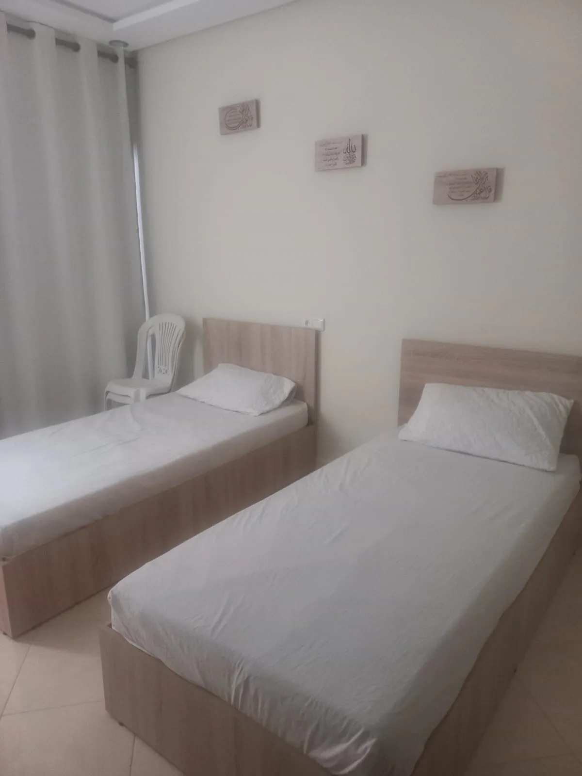 Appartement à louer à la journée au premier étage, composé de deux chambres,
