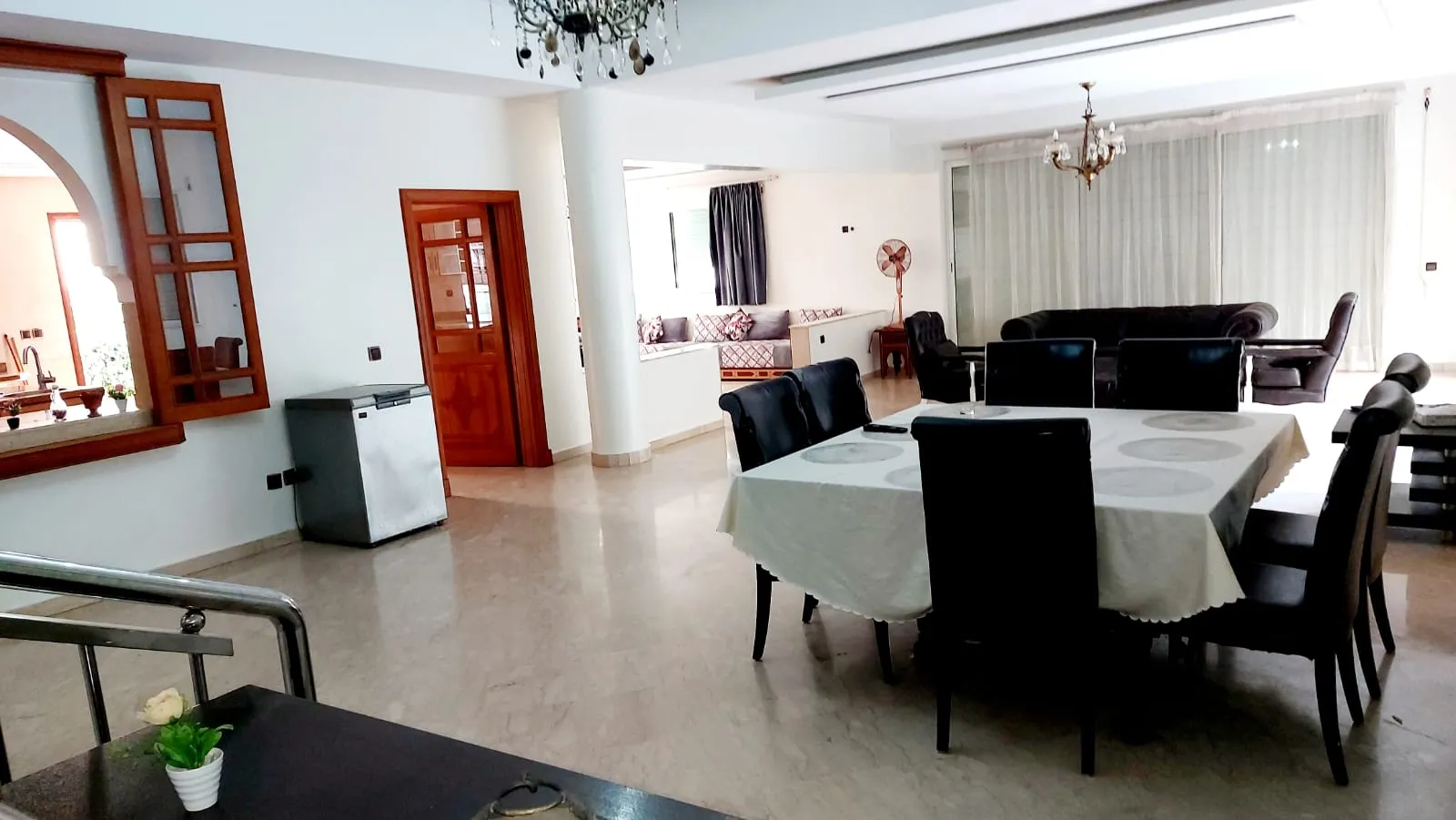 Villa spacieuse et luxueuse à louer à Agadir, avec deux étages et quatre façades