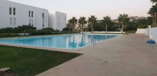 Appartement moderne à louer dans une résidence contemporaine avec vue sur la mer