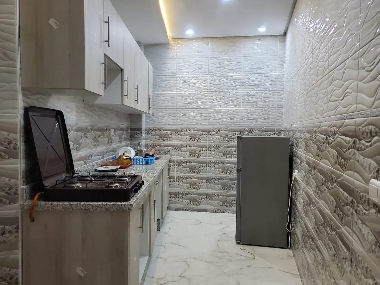 Appartement élégant à louer à la journée au rez-de-chaussée,  de deux chambres 