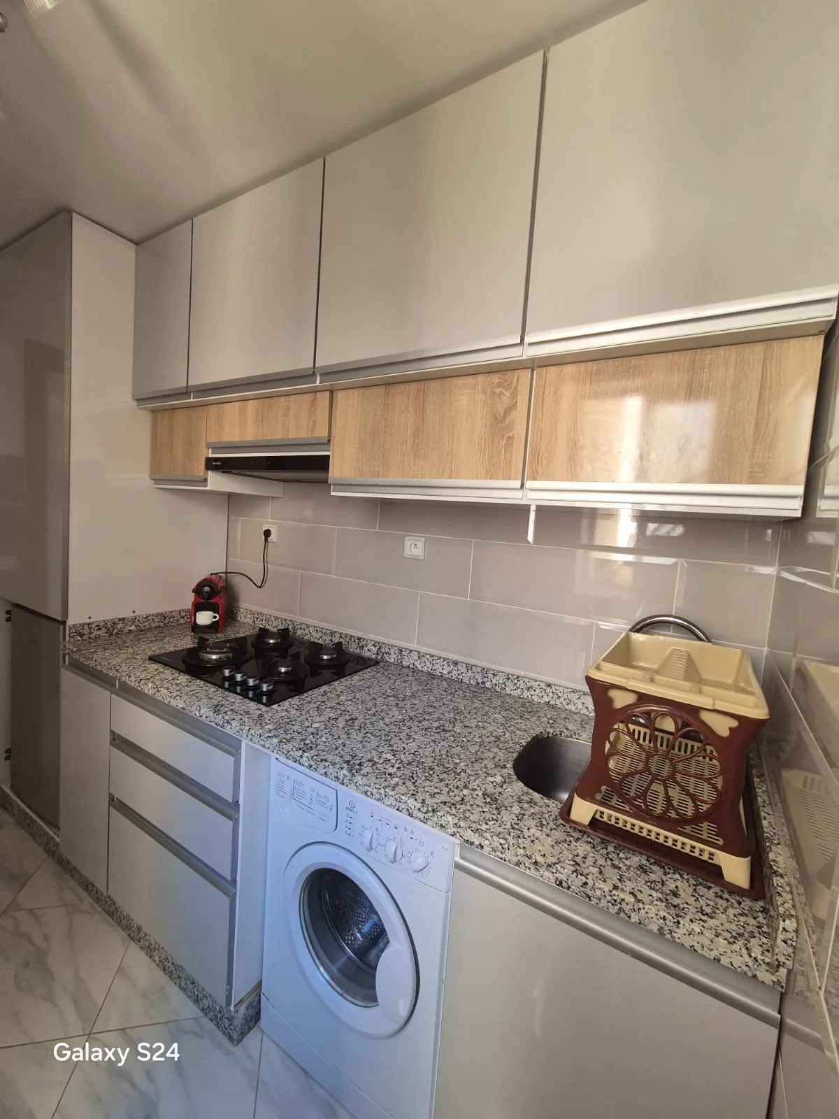 Bel appartement à louer à Fnideq, au premier étage, d'une superficie de 56 m²
