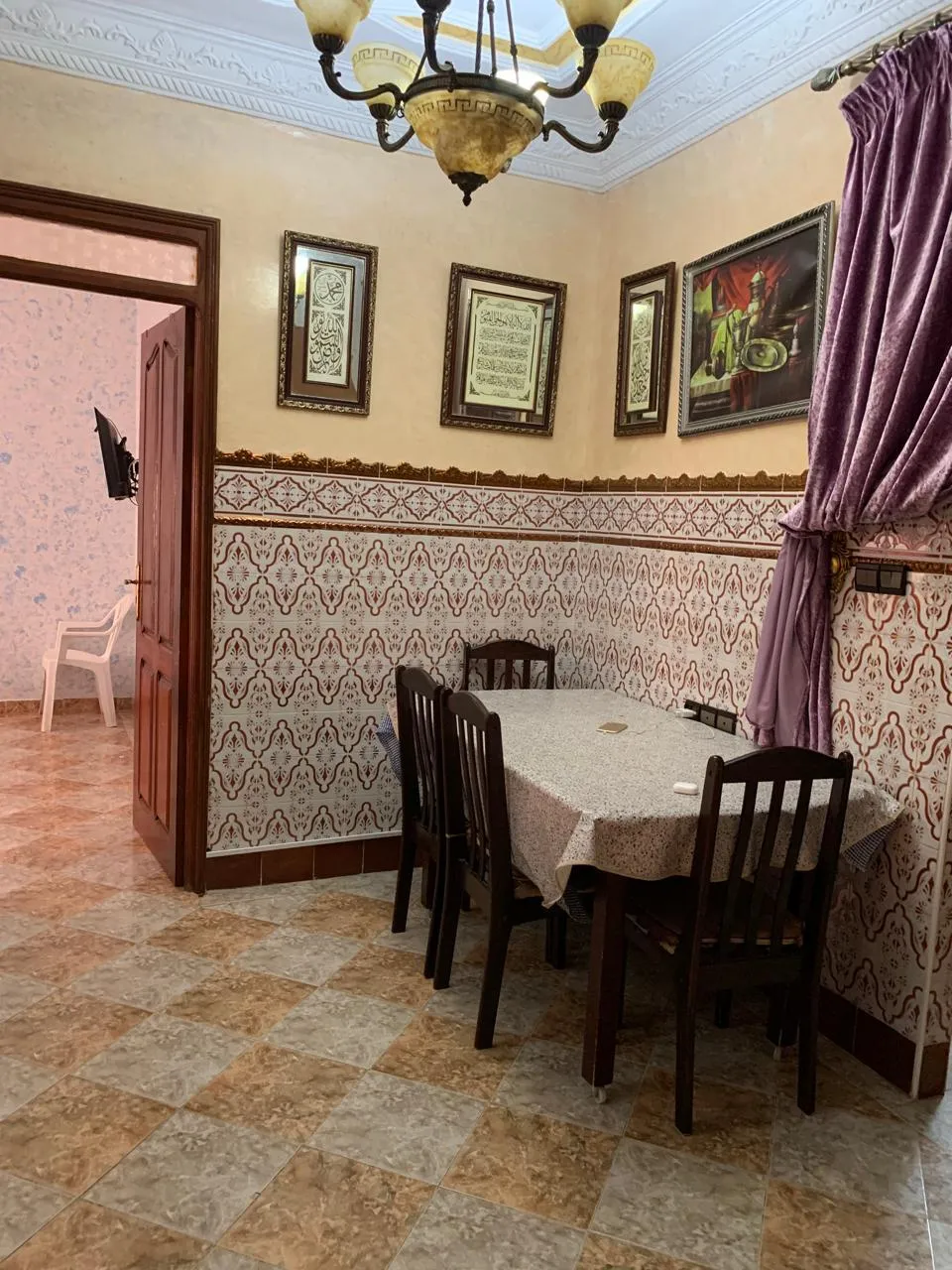 Appartement à louer à la journée au premier étage, composé de 2 chambres 