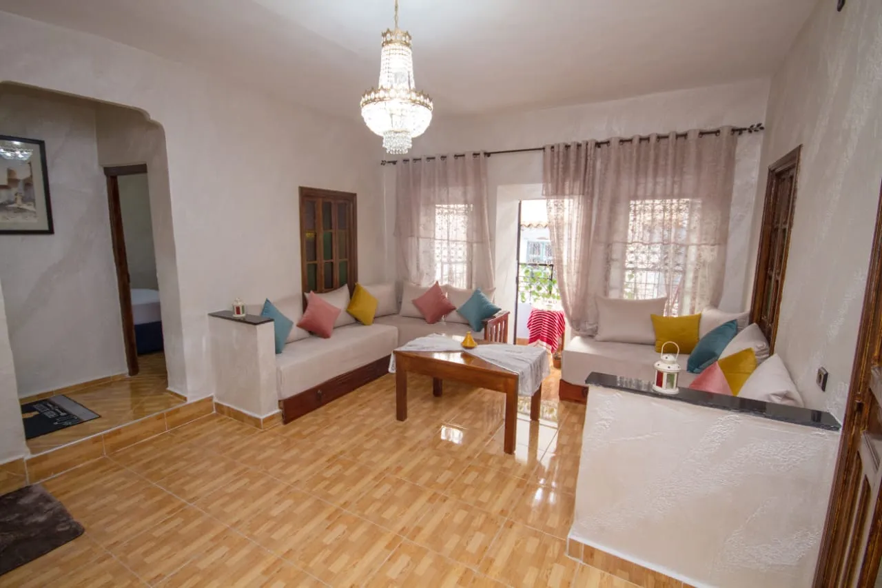 Appartement à louer au rez-de-chaussée avec deux chambres et un salon à Chefchaouen