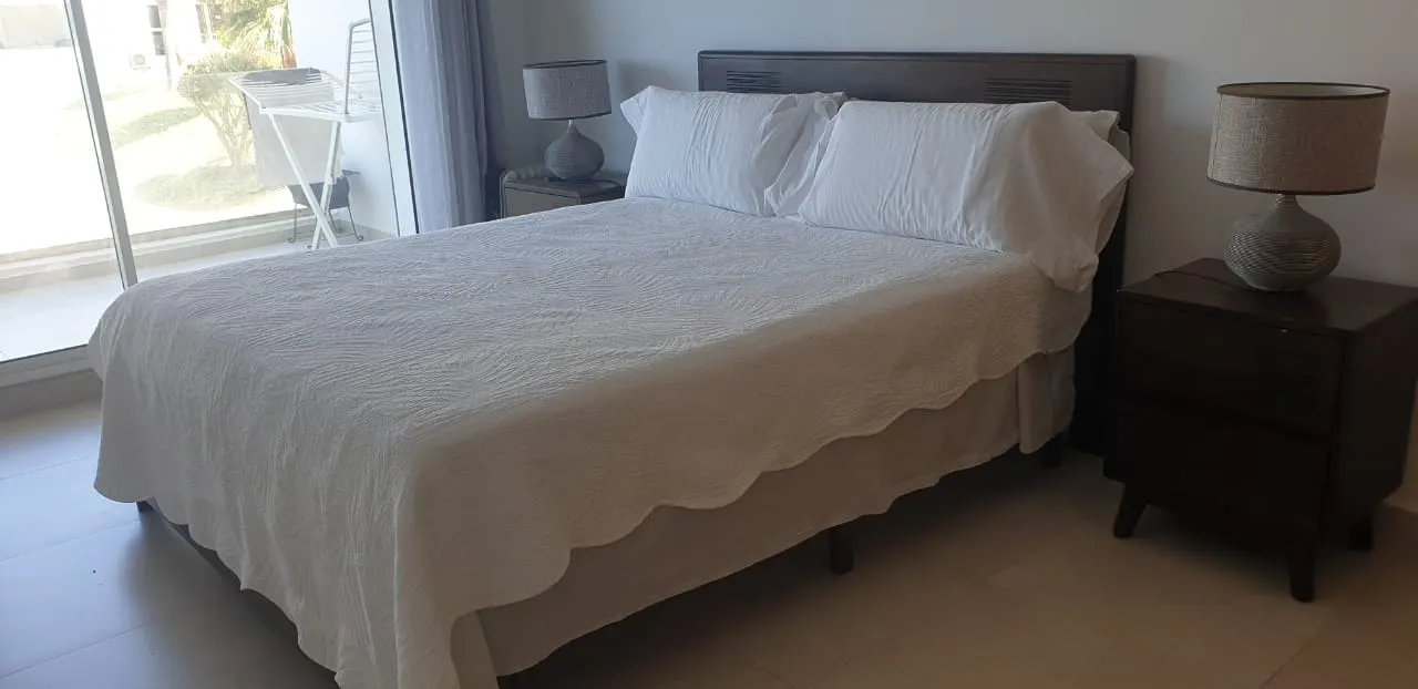 Appartement moderne à louer dans une résidence contemporaine avec vue sur la mer