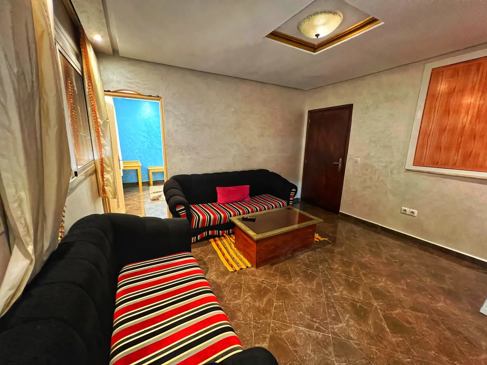 Appartement au design élégant à louer à Agadir, bien équipé.
