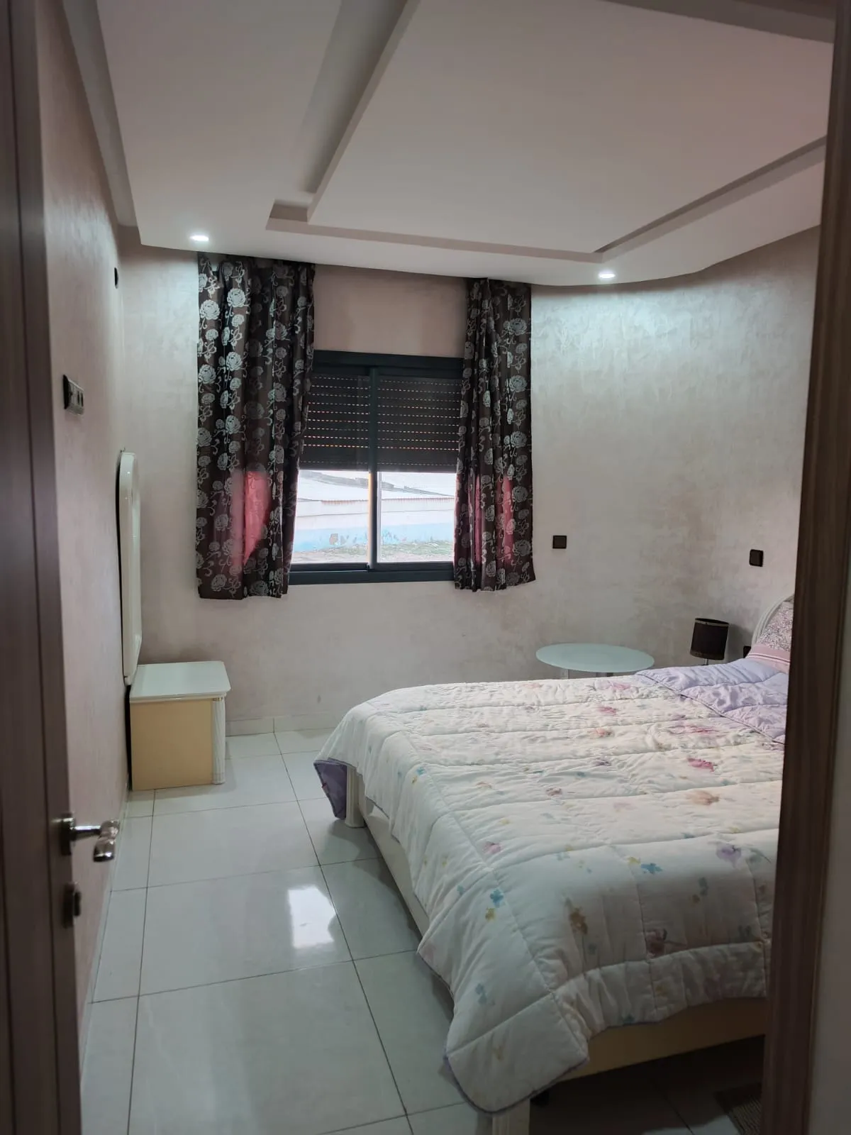 Appartement élégant à louer dans le quartier d'Idrâr à Agadir, 70 m² salon 