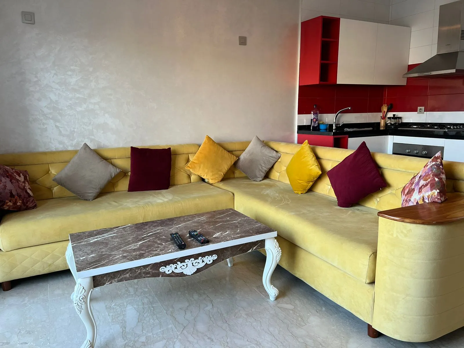 Appartement élégant à louer à Tanger dans une résidence sécurisée chambre salon 