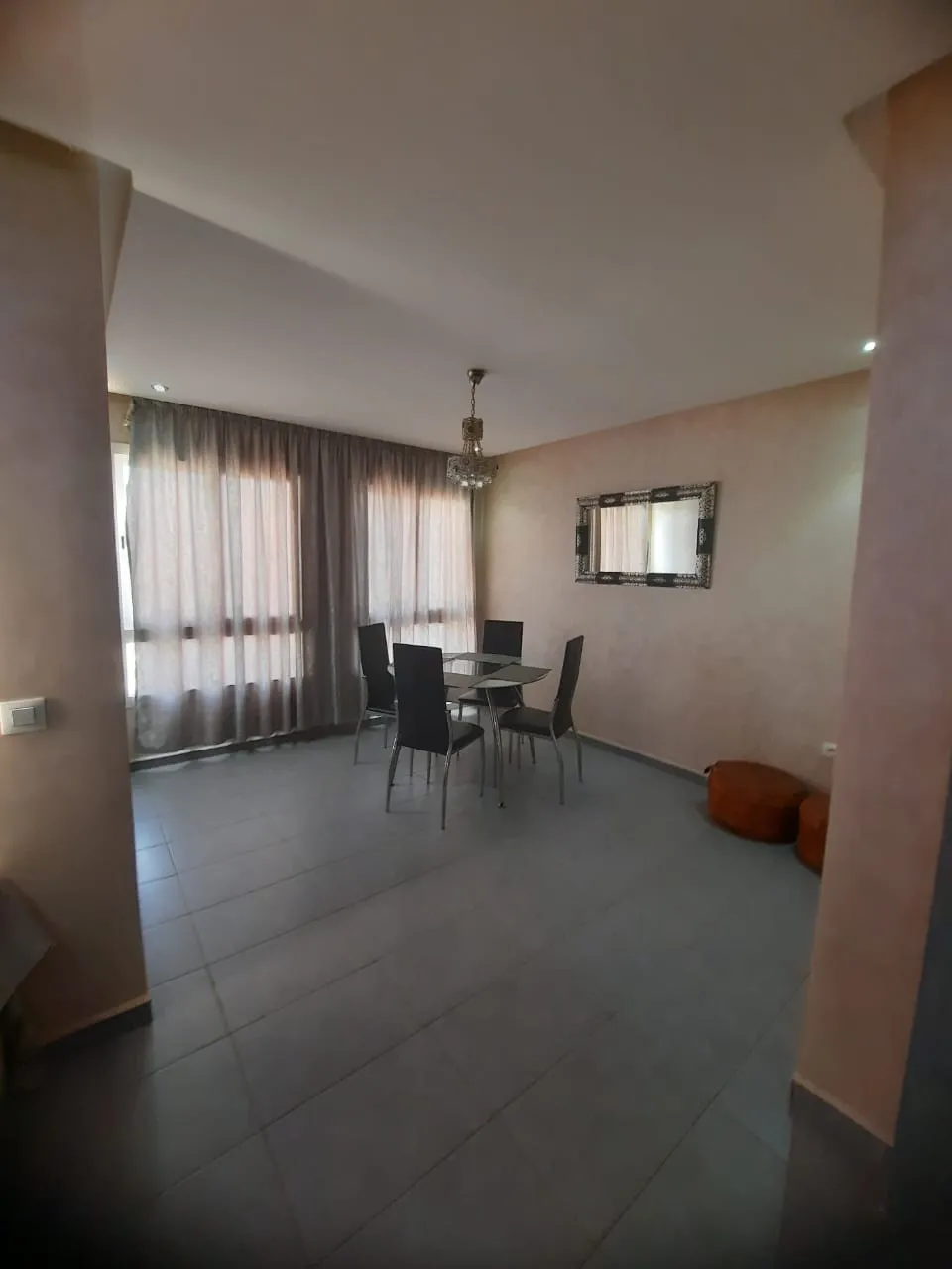 Appartement moderne à louer à Agadir, dans une résidence haut de gamme.