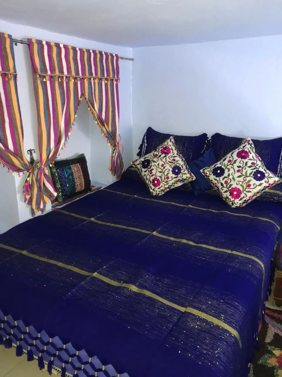 Petit appartement à louer  une chambre et un salon au rez-de-chaussée