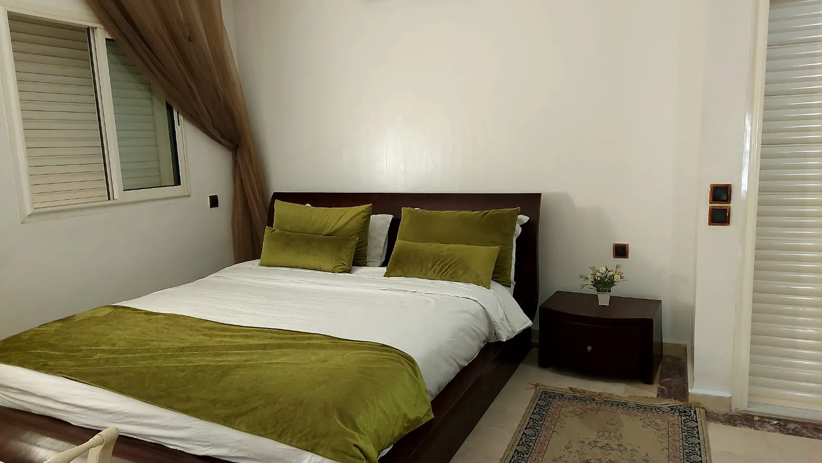 Villa spacieuse et luxueuse à louer à Agadir, avec deux étages et quatre façades