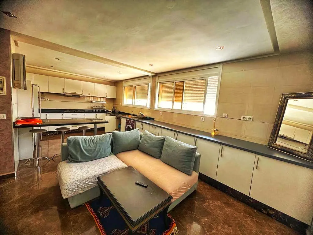 Bel appartement à louer à la journée à Agadir, au deuxième étage, de 75 mètres. 