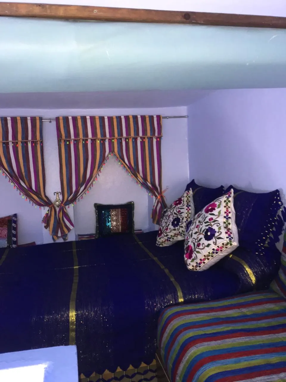 Petit appartement à louer  une chambre et un salon au rez-de-chaussée