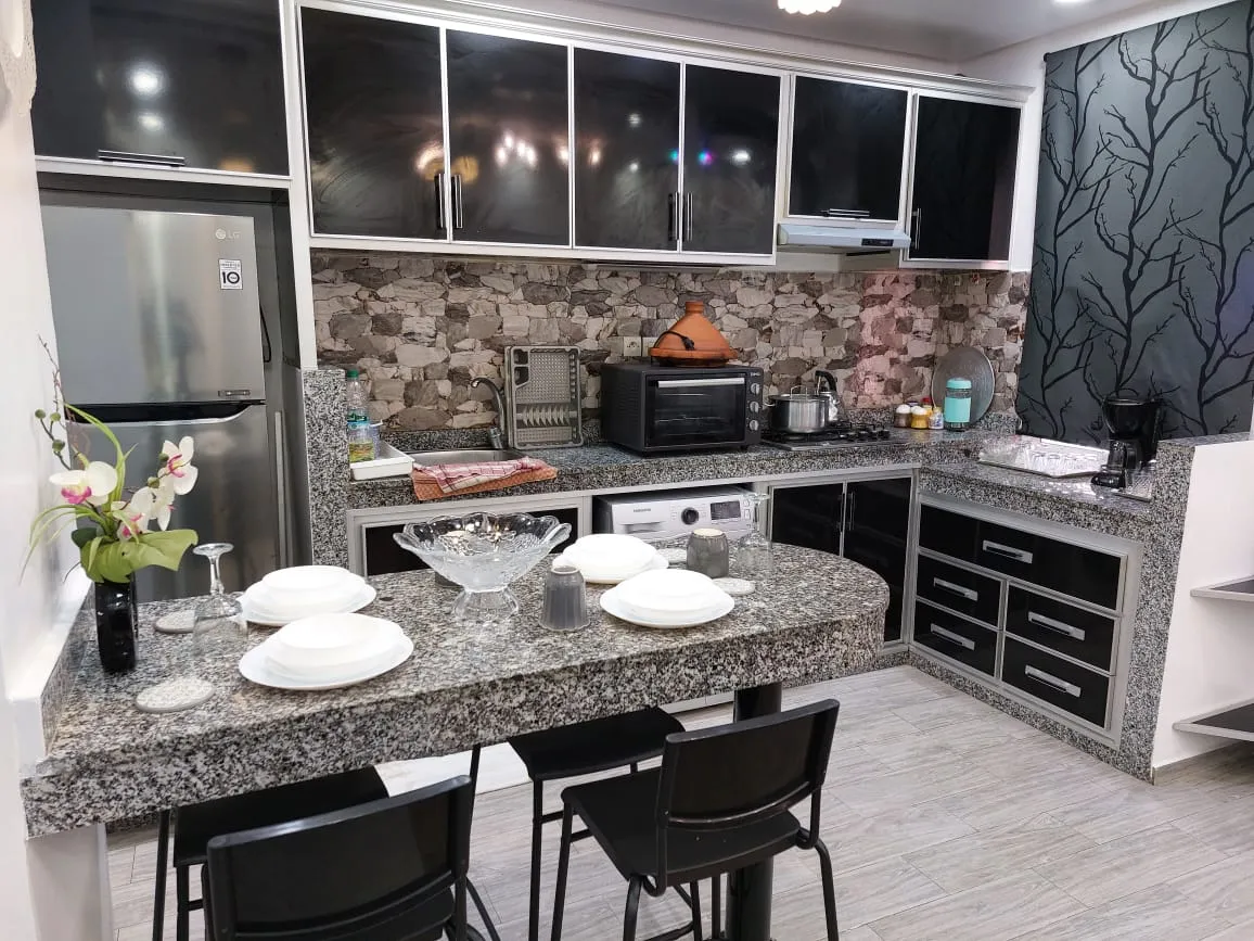 Appartement à louer à la journée à Al Fida Casablanca de 2 chambres et salon 
