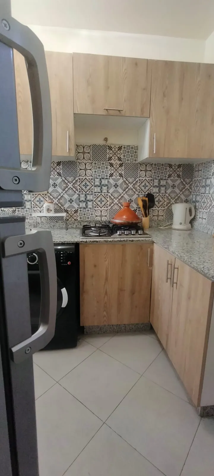 Appartement au design moderne à louer à Agadir, dans une résidence sécurisée.