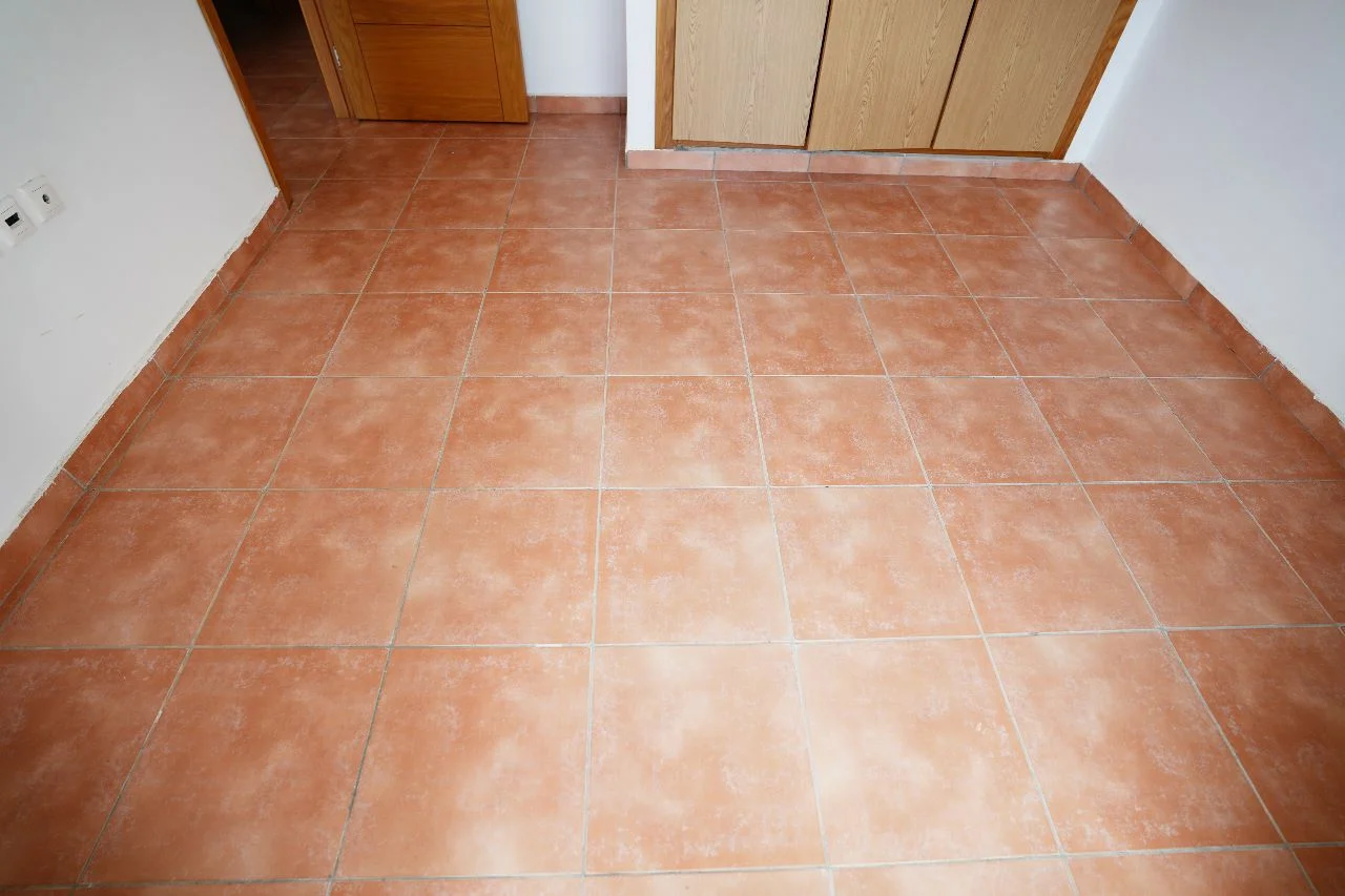bel appartement à louer à fnideq 2 chambre 67 mètres salon 1ère étage 