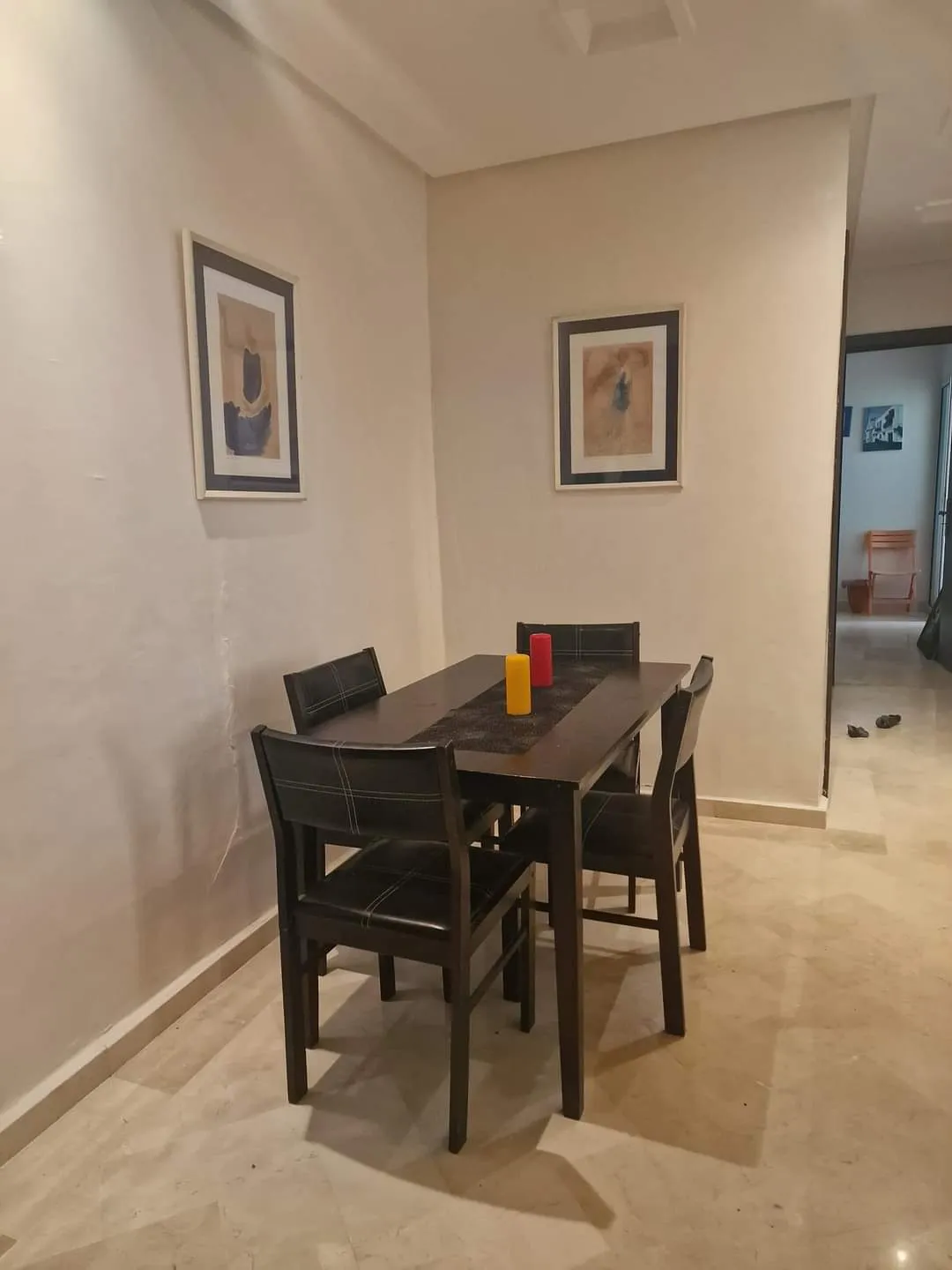 Appartement à louer à la journée au premier étage, composé de deux chambres,