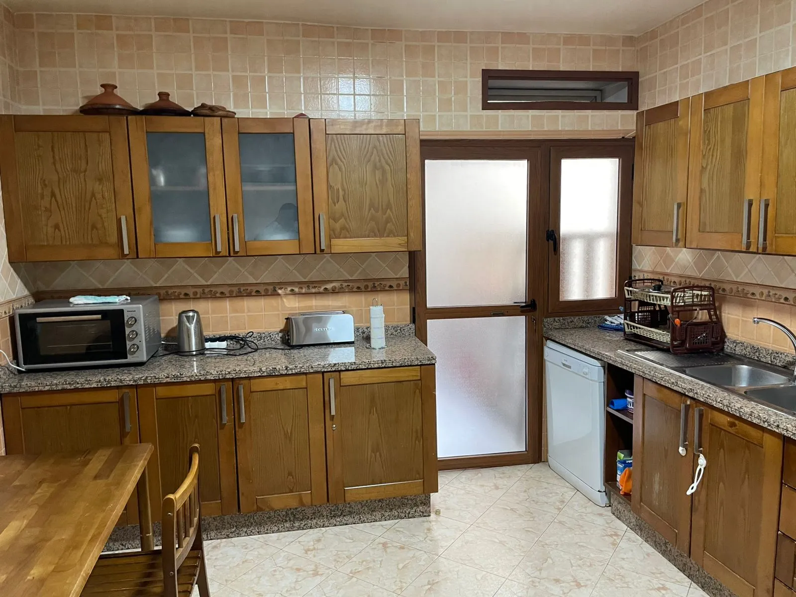Appartement à louer pour la journée à Casablanca, 154, 3 chambres, 2 salons, 2 salles de bains