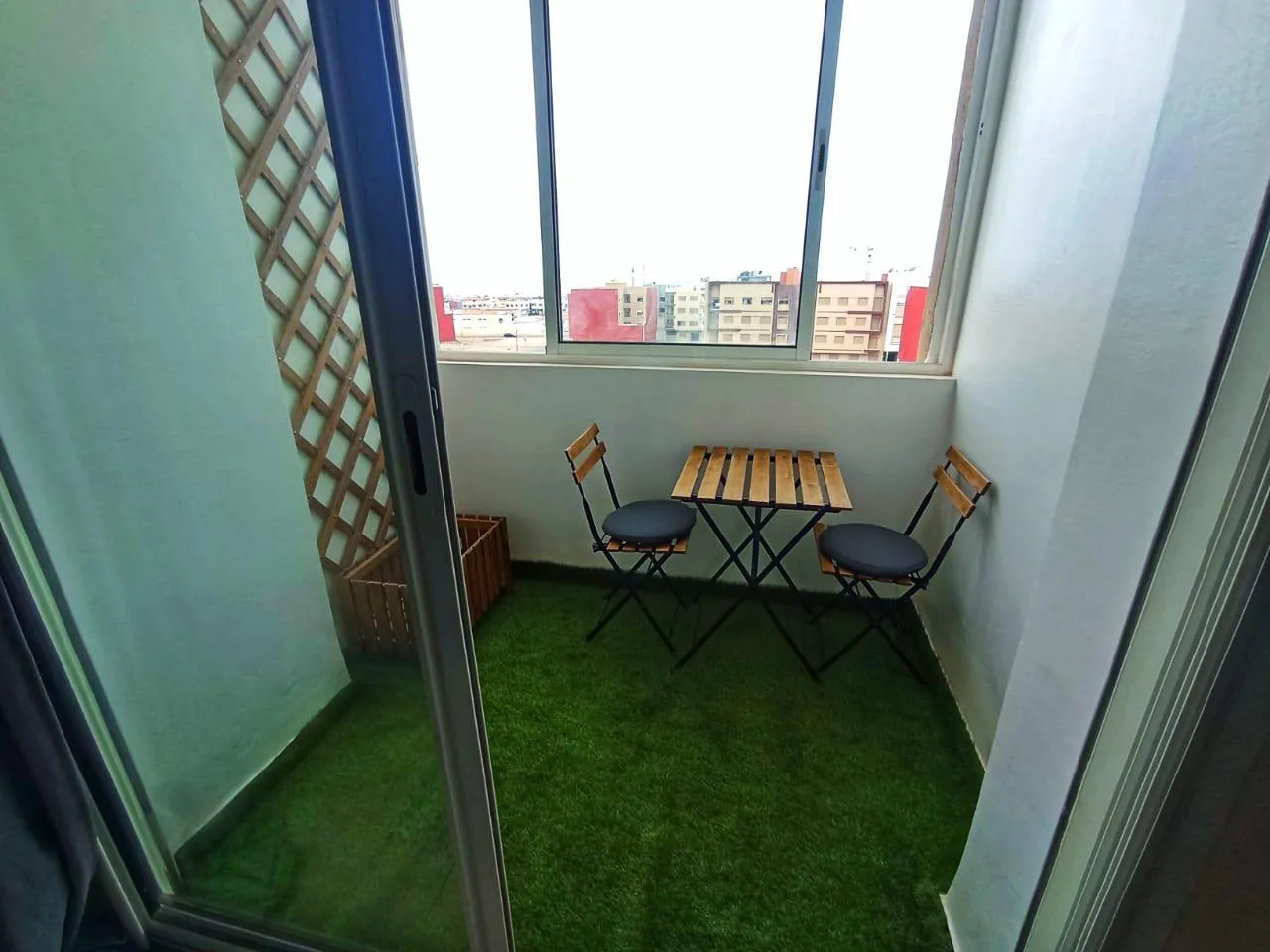 Appartement élégant à louer à Agadir, au 3 étage, avec une chambre et un salon.