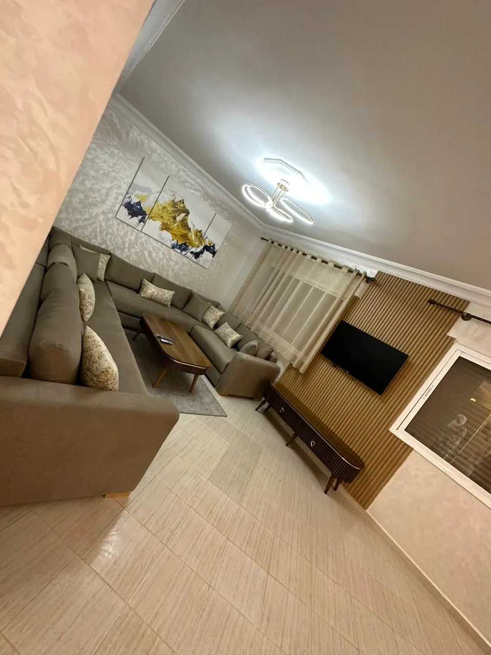 Appartement élégant à louer à Tanger, dans un immeuble sécurisé 2 chambre salon 