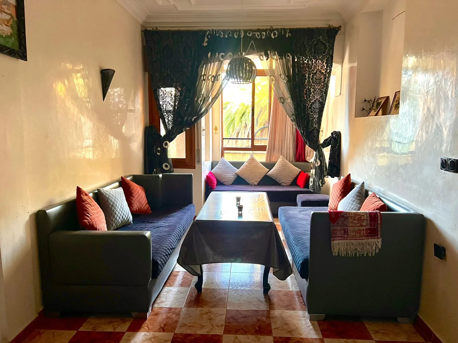 Appartement à louer  à la ville de Fnideq, près du corniche, au premier étage.