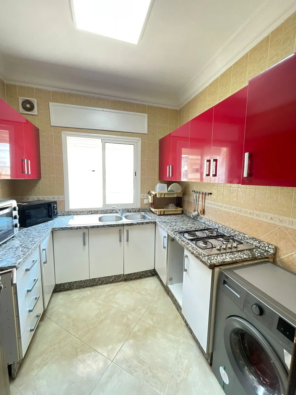 Appartement de luxe à louer près de la corniche de Tanger 150 mètres 