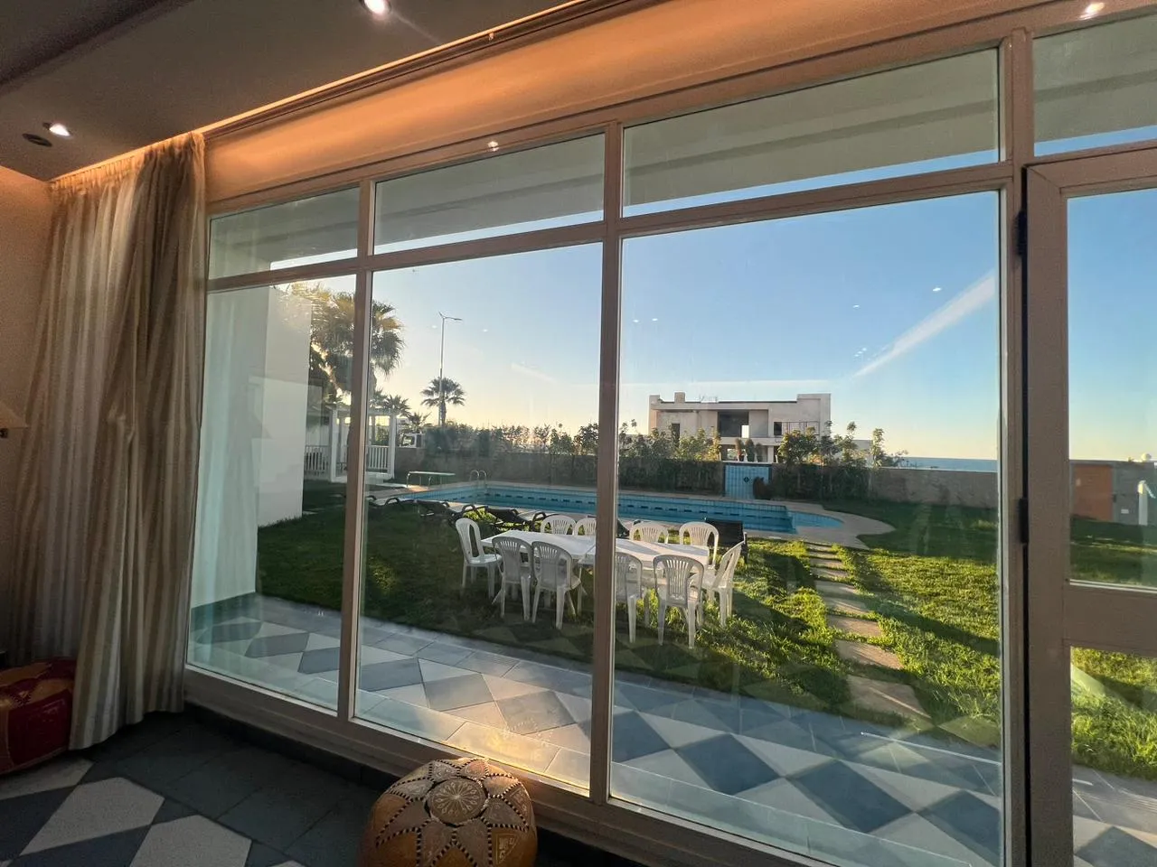 Villa à louer à Achakar, Tanger, avec vue directe sur la mer  bien équipée.