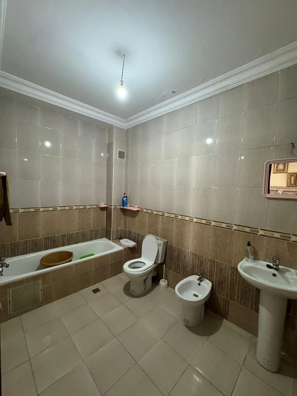Appartement spacieux à louer dans le quartier Zemouri à Tanger.130 m