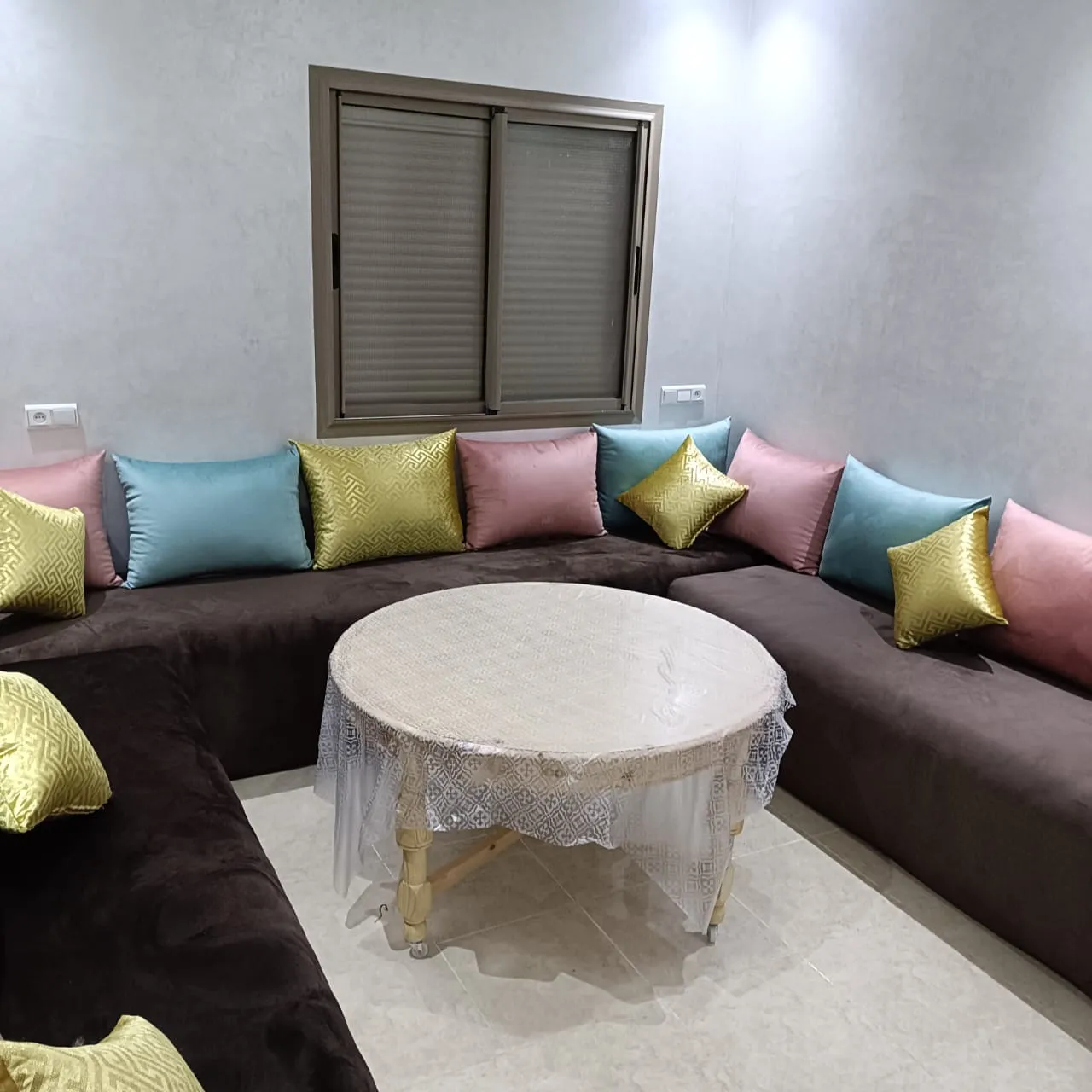 Appartement neuf meublé à louer au 2ᵉ étage dans le quartier Mhamid à Marrakech