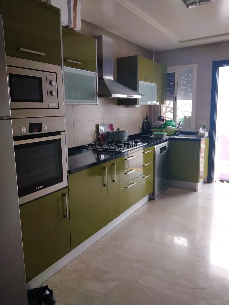 Bel appartement à louer à Rabat, Agdal, comprenant deux chambres et un salon