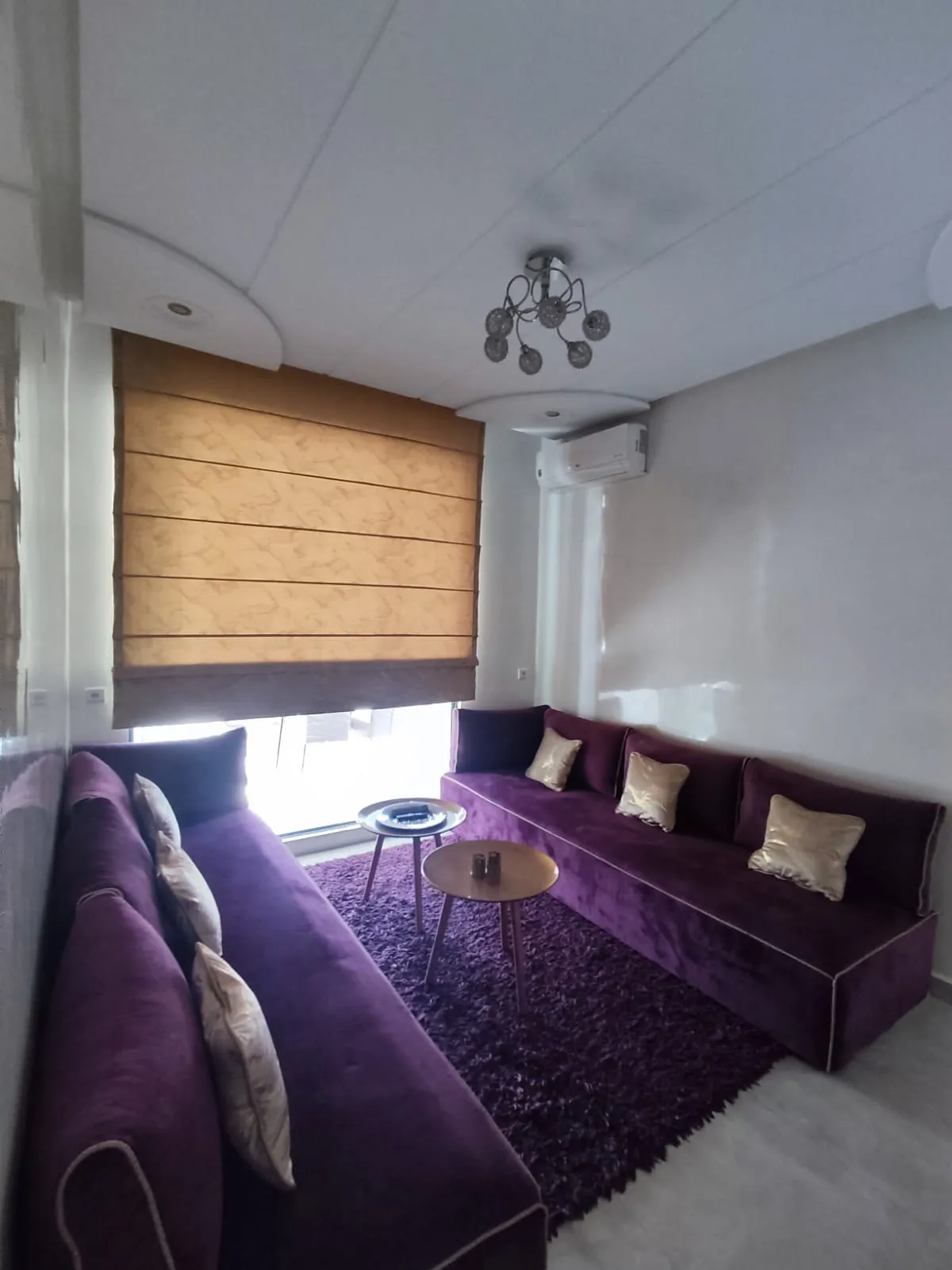 Tré bel Appartement 3 chambres, 2 salles de bain, salon, cuisine équipée.