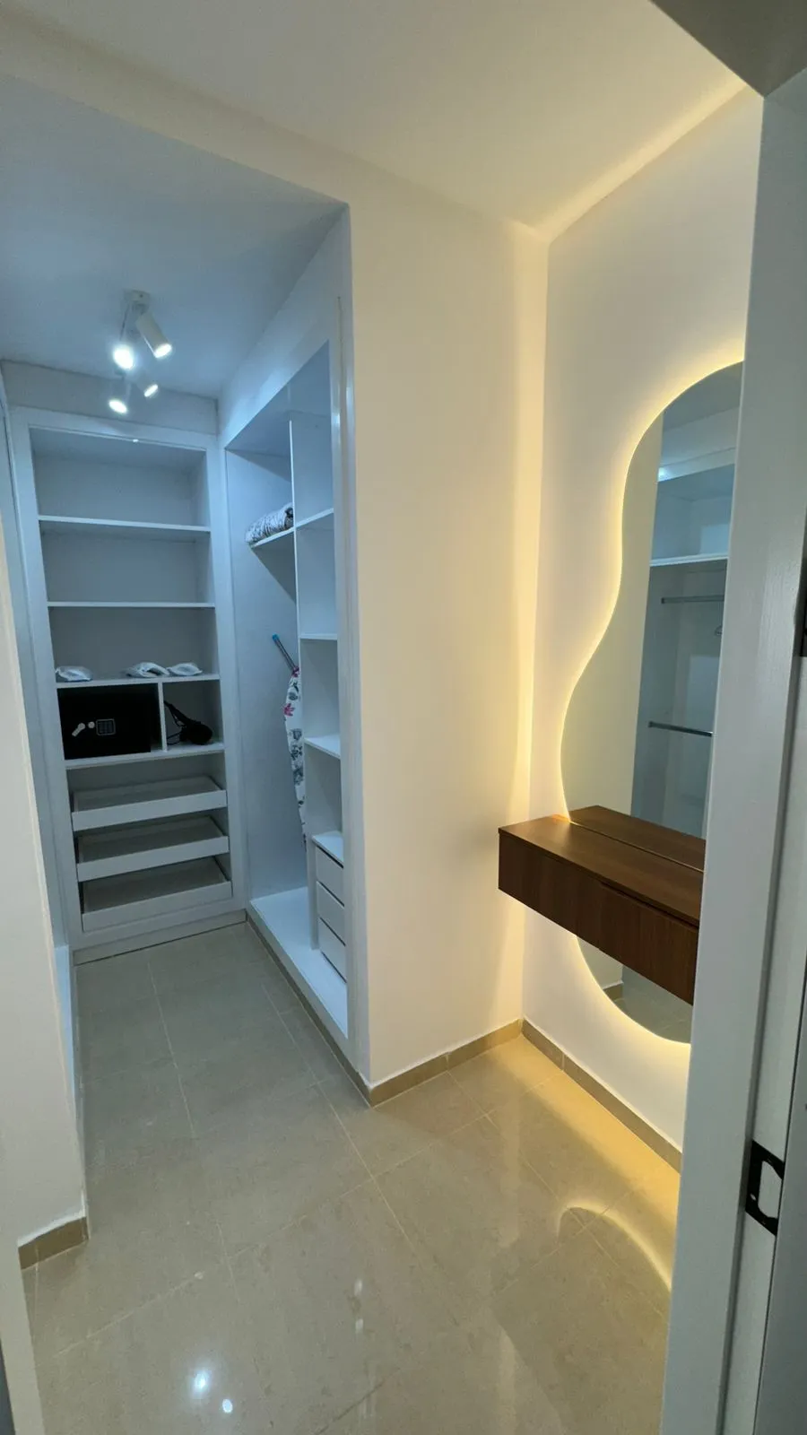 Appartement de luxe à louer dans un emplacement stratégique, dans une résidence.