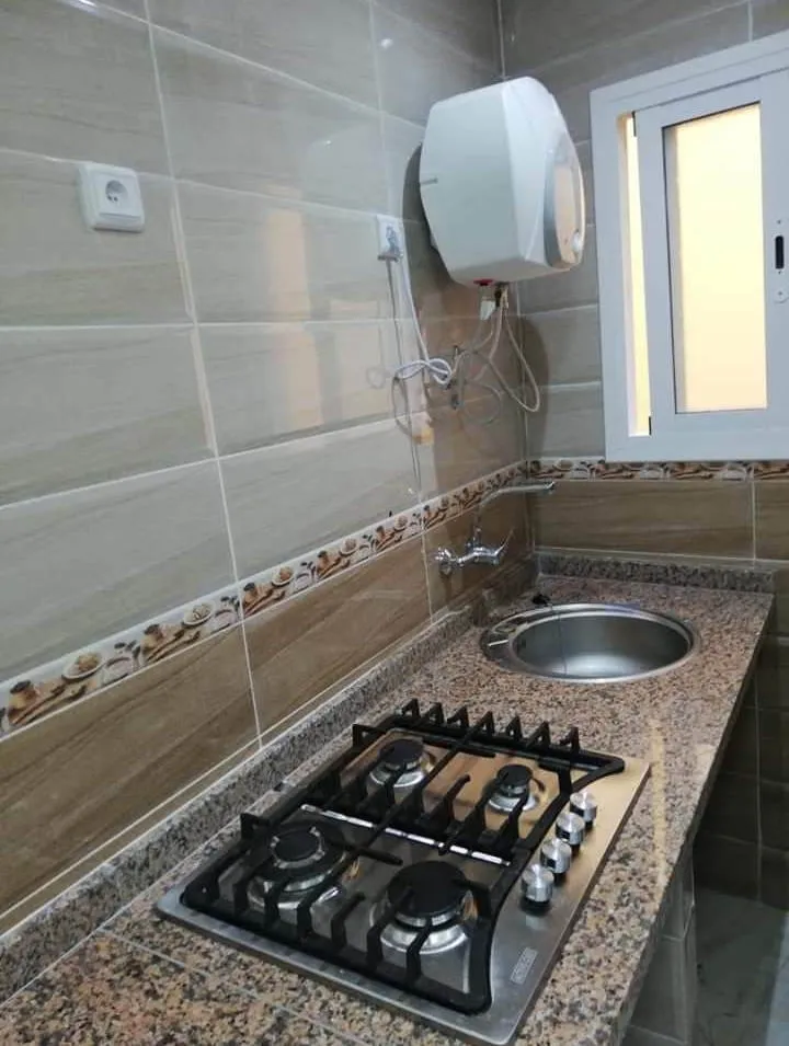 Appartement à louer au deuxième étage à Fnideq, en location quotidienne.