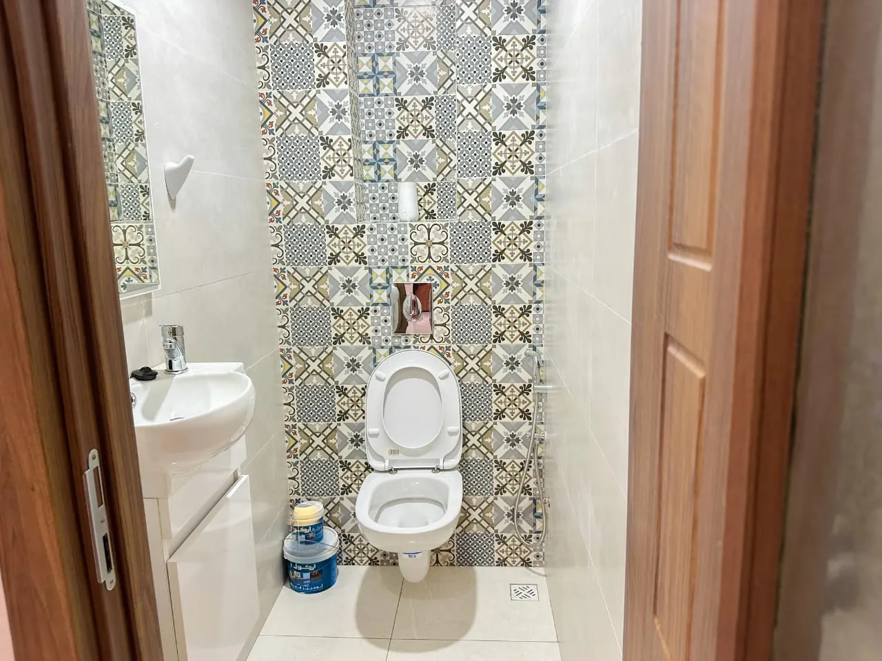 Appartement moderne à louer dans le quartier d'Anza à Agadir, bien équipé avec deux chambres. 