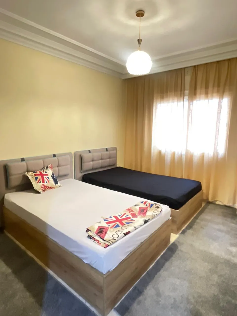 Bel appartement à louer à Tanger, près de la plage, au deuxième étage.