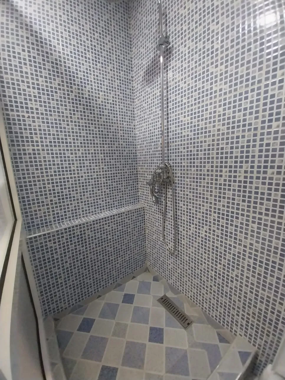 Bel appartement à louer à Malabata, Tanger, comprenant deux chambres et 2 salons