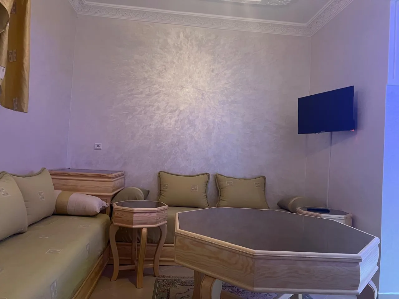 Appartement moderne à louerà la journée , 1 chambre, salon, rez-de-chaussée, 